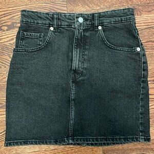 Zara women’s black denim skirt size small. Natural fraying.